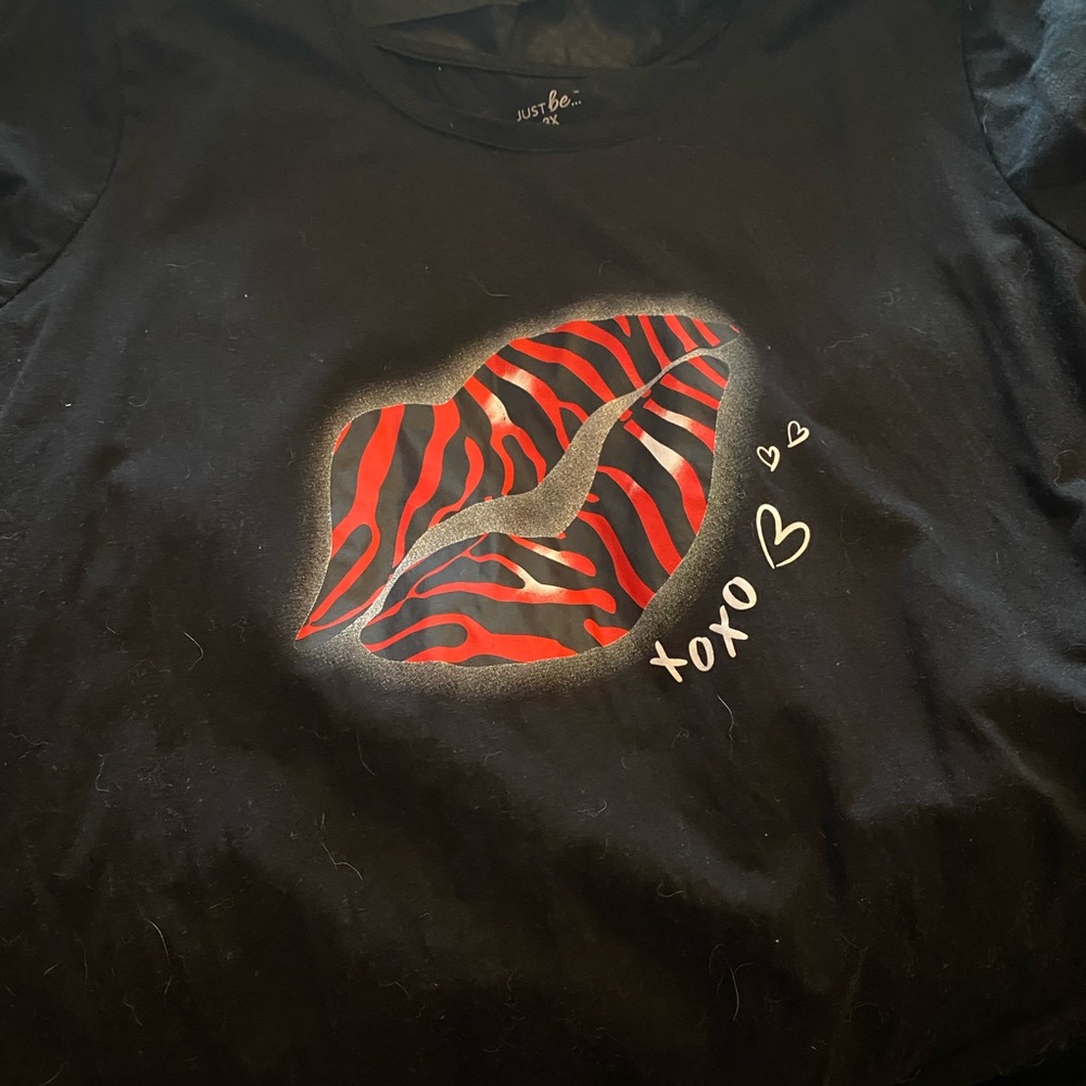 Black red zebra print lips t shirt